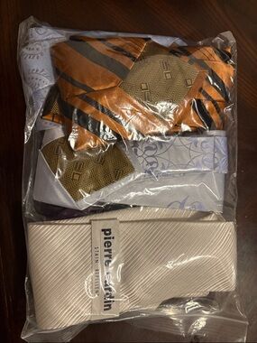 Pierre Cardin Necktie Set in Orange, Cream and Black Accents